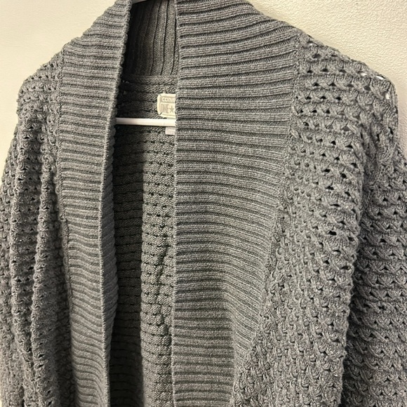 Converse Women’s Sweater Grey Size Medium - Picture 2 of 4